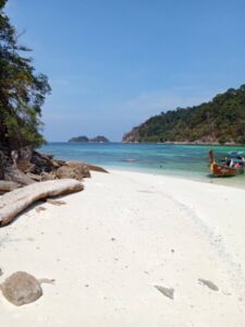 ChalongTransport Travel.com รถเช่าพร้อมคนขับ 70